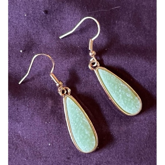 NEW Goldtone Mint‎ Green Druzy Stone Teardrop Dangle Earrings - Picture 1 of 3